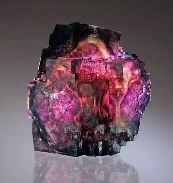 珍稀的矿物质石头
