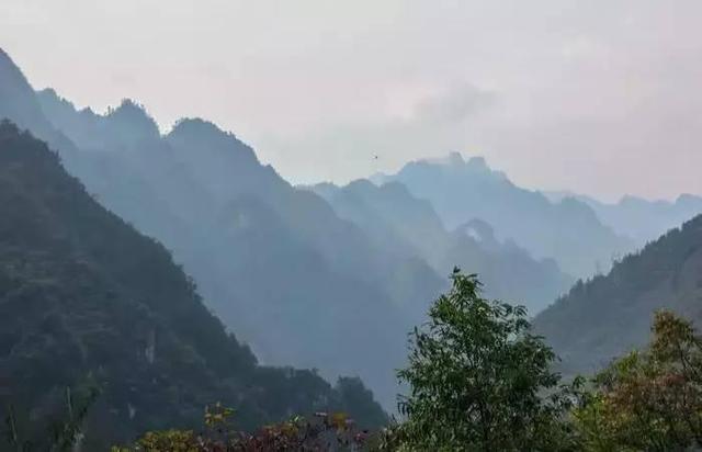 绝美神农架宋洛！赶紧去宋洛河捡玛瑙、翡翠、水晶、孔雀石宝石