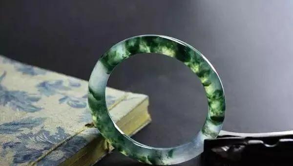 有一种玛瑙像极了飘花翡翠，千万不要上当了！