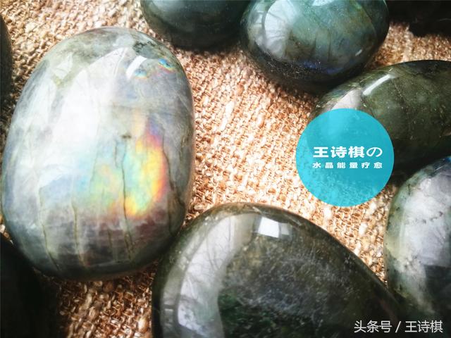 有了这些天然水晶保护你的气场，你就再也不用担心给人留下不好的印象了