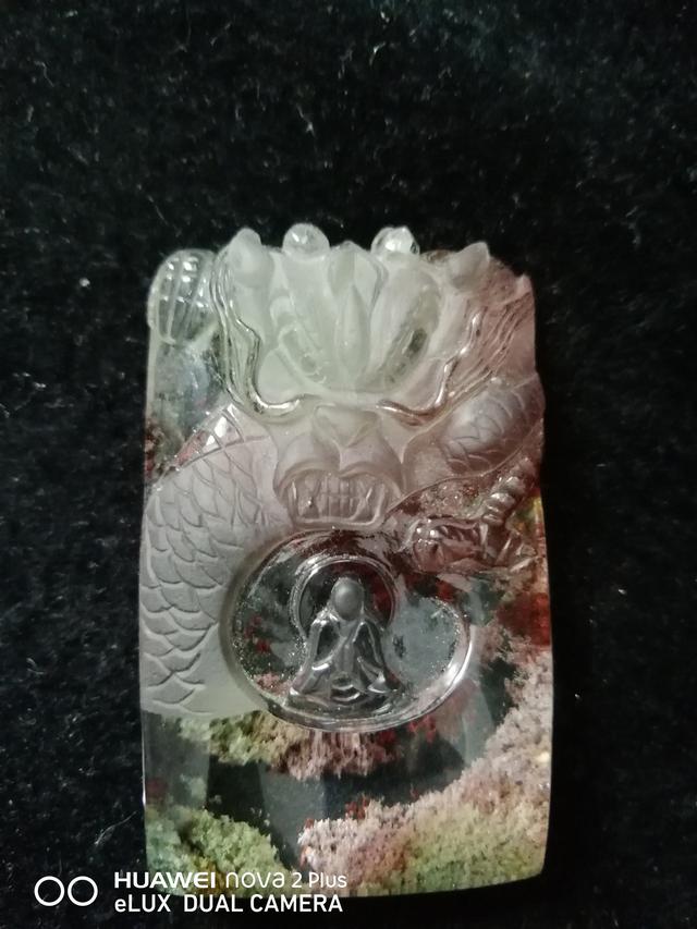 欣赏一下，天然水晶雕刻作品《神龙护主》