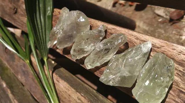 罕见的天然绿水晶